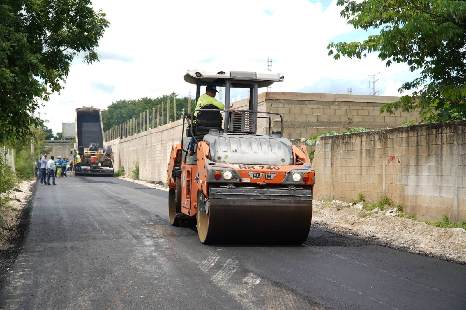 Supervisan trabajos de repavimentación de más de un kilómetro de calles en Xcanatún, Mérida